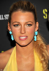 组图：布莱克明黄色礼服闪耀《野蛮人》纽约首映