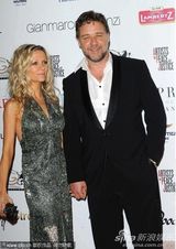 幻灯：拉塞尔-克劳拥娇妻做慈善 好莱坞明星皆现身