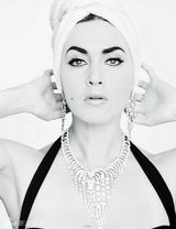 组图：凯特-温丝莱特登杂志封面 向玉婆致敬