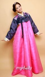 组图：组合Rainbow穿韩服拍写真 为粉丝送中秋祝福