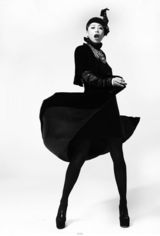 组图：黄绮珊新照全曝光 黑白大片演绎另类时尚