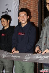 组图：陈冠希助阵好友潮店开张