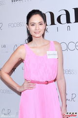 组图：吴彦祖妻子怀孕后胸围上涨 爱吃中国菜