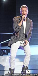 组图：西城男孩英国告别巡演 深情放歌魅力不减