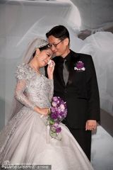 组图：况明洁大婚激动流泪 台湾综艺二张登台致辞