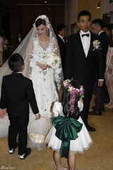 组图：陈龙章龄之完婚 现场亲吻群星道贺