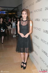 组图：谢婷婷黑裙出席品牌活动 刘天兰同场亮相