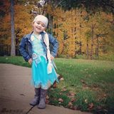 组图：各国粉丝神COS冰雪奇缘 YY姐妹百合情