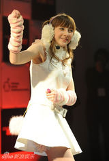 组图：英国90后萌妹贝琪-库尔135张美图集锦