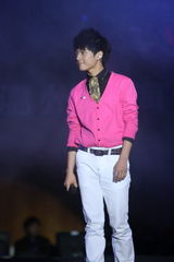 组图：2010快男巡回欢唱会 首站爆棚开唱