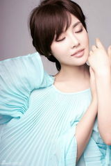 组图：徐冬冬化身丛林仙子 拖地长裙尽显优雅