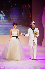 组图：谭维维中歌榜获10项提名 上演完美婚纱秀