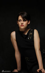 幻灯图集：克里斯汀-斯图尔特穿无袖礼服拍写真