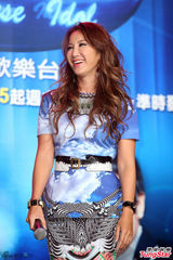 组图：《中国梦之声》登台开播 李玟扮学员飙歌