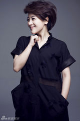 组图：小李琳最新写真曝光 演绎漂亮女人养成记 