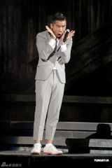 组图：林海峰红馆演出 草蜢任嘉宾杨千嬅捧场