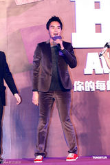 组图：金贤重香港获大奖 阿SA无缘和男友过圣诞