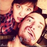 组图：周华健19岁漂亮混血女儿近照 与男友亲密