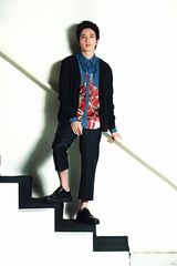 组图：薛之谦为时尚杂志拍摄大片 揭多面人生