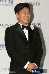 组图：韩笑星洪禄基大婚 SM娱乐家族总动员祝贺