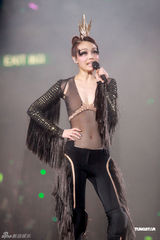 组图：容祖儿尾场演唱会性感热舞 动作狂野令人窒息 