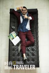 高清组图：姜武拍大片做“潮叔” 恐露胸毛免尴尬