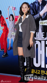 组图：2PM灿盛崔江熙等捧场《Hero》试映会