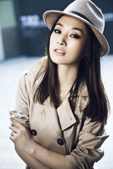 组图：汤晓菲MV演绎禁忌之恋 再推帅气英伦写真