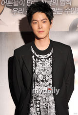 组图：洪宗贤《Jungle Fish2》试映 申素律甜美