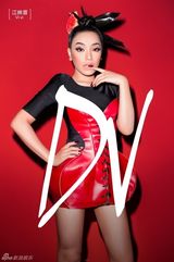 组图：江映蓉嘟嘴卖萌 李斯丹妮镂空衣秀身材