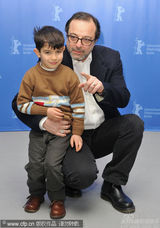 幻灯图：《蜜糖》柏林记者会 女主角透视装亮相