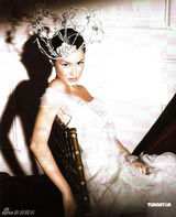 幻灯图集：混血名模Danielle产后复出 变身潮妈