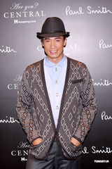 高清图：莫文蔚透露新MV演出浴戏 光头全裸自己做主