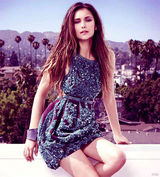 组图：妮娜-杜波夫穿西装登时尚杂志