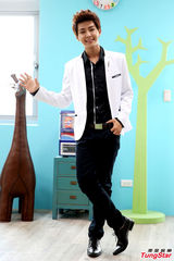 组图：炎亚纶为郭雪芙做心肺复苏 遭粉丝威胁