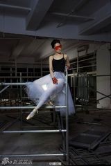 组图：阿娇(钟欣桐)微博自拍美照 芭蕾舞梦幻写真