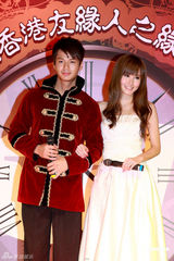 组图：傅颖公主裙上阵可爱甜美 暧昧牵手罗仲谦