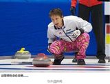 组图：挪威冰壶男队花裤亮眼 网友齐赞潮酷炫