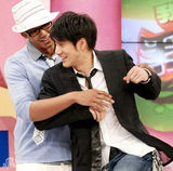 组图：盘点王力宏同性绯闻 曾被成龙黑人强吻