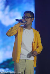 组图：宋祖英刘欢晚会同台飙歌展风采