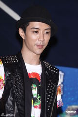 组图：JPM携机器猫做公益 第二张大碟筹备中