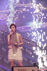 组图：张敬轩谢安琪分获新城劲爆我最欣赏男女歌手