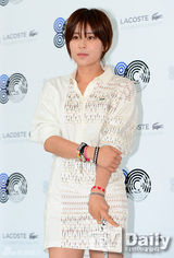 组图：韩星权相佑金敏贞等为时尚品牌站台