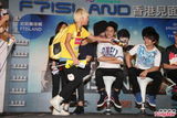 组图：美男乐团FTIsland亮相 与粉丝亲昵击掌