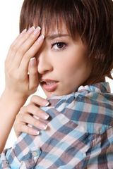 幻灯图：《终极匹配》3月公映 吴佩慈短发造型曝光