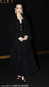 组图：舒淇贵妇裙装闪亮抢镜 一身珠宝雍容华贵