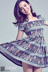 组图：吕一最新写真曝光 娇柔妩媚展现复古风情