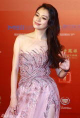 组图：徐若瑄走红毯 露腿露背秀性感