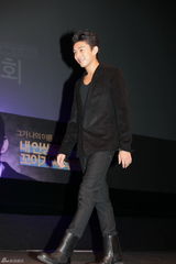 高清组图：韩星金允锡刘雅仁宣传新片《格斗少年》