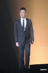 组图：邓智伟演唱会群星助阵 黄宗泽吃林峰醋